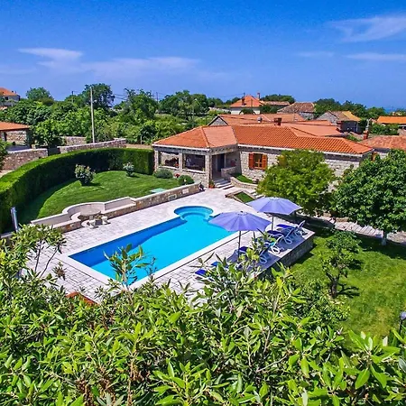 Villa Royal Palace *